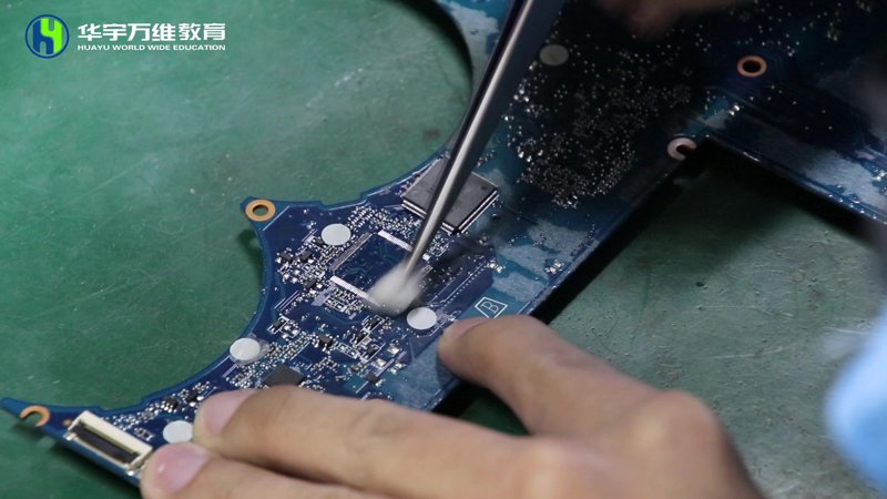 21唐DM车机升级：原厂方案vs第三方模块，成本差4倍性能优劣全解析